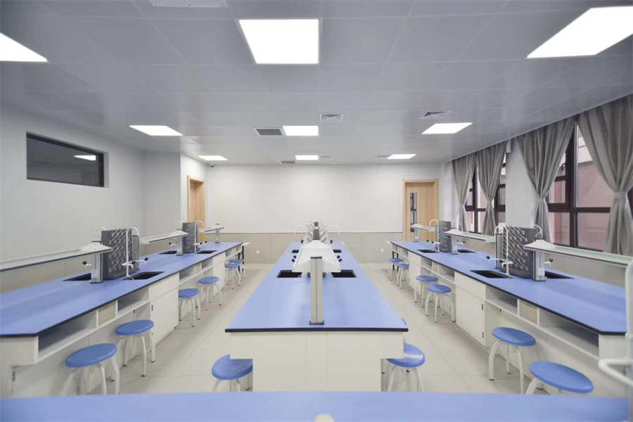 5-综合实验教室.jpg